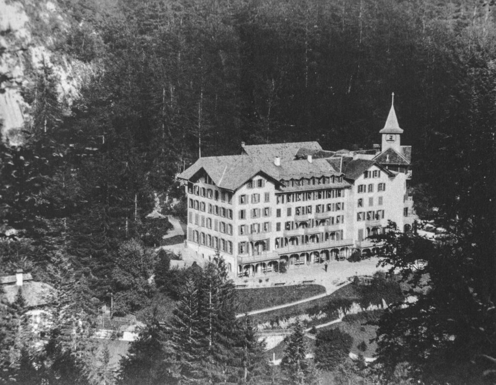 Vorderes-Bad-erstes-Hotel (8)